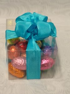 Cadeaudoosje gevuld met paaseitjes Cadeaudoosje gevuld met paaseitjes