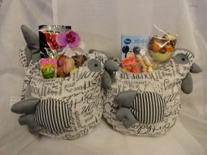 Hippe kippenhandtas met snoep of paaseitjes
