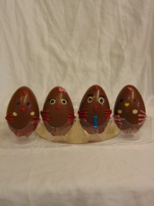 De Eggs, holgoed in melkchocolade