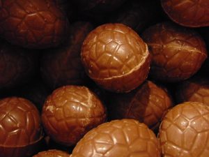 Paaseitjes in melkchocolade met praliné zonder papiertje Paaseitjes Melk Praliné