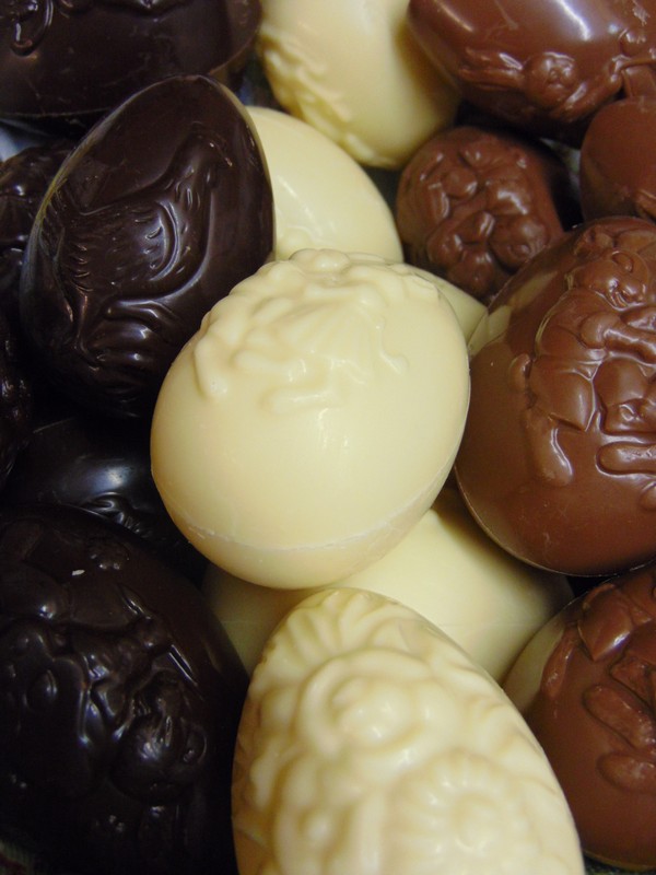 gezantschap IJver Kaap Paaseieren in witte, pure en melkchocolade | Belgische chocolade | VDV  Chocolaterie