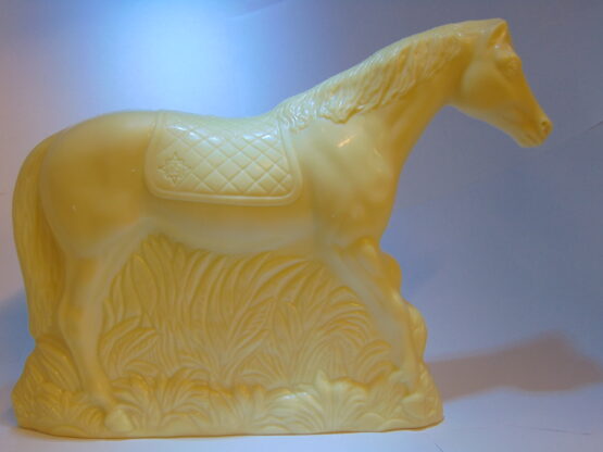 Fury, het paard in witte chocolade Slecht Weer Vandaag VDV Chocolaterie sint Sint Maarten Sinterklaas chocolade paard witte chocolade