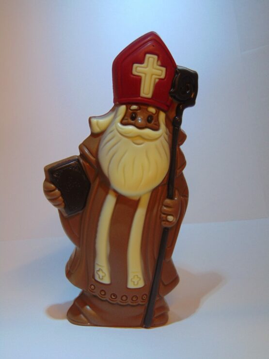 Sint met boek gekleurd VDV Chocolaterie sint Sint Maarten Sinterklaas chocolade sint met boek melkchocolade