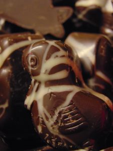 Zoodiertjes in fondant chocolade gevuld met vanille VDV Chocolaterie sint Sint Maarten Sinterklaas chocolade fondant chocolade zoodiertjes opgevuld met vanille