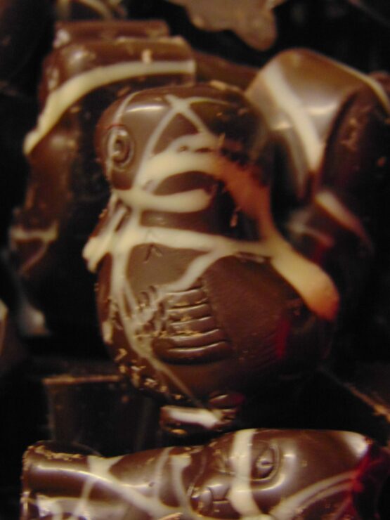 Zoodiertjes in melkchocolade gevuld met banaan Zoodiertjes gevuld met banaan VDV Chocolaterie sint Sint Maarten Sinterklaas chocolade zoodiertjes melkchocolade banaan