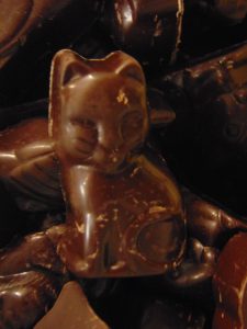 Zoodiertjes in fondant chocolade gevuld met praliné Zoodiertjes gevuld met praliné VDV Chocolaterie sint Sint Maarten Sinterklaas chocolade zoodiertjes fondant chocolade praliné