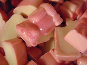Zoodiertjes gevuld met framboos VDV Chocolaterie sint Sint Maarten Sinterklaas chocolade zoodiertjes witte chocolade framboos