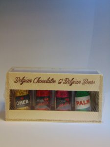 Kratje met 16 gevulde bierflesjes in fondant chocolade VDV Chocolaterie