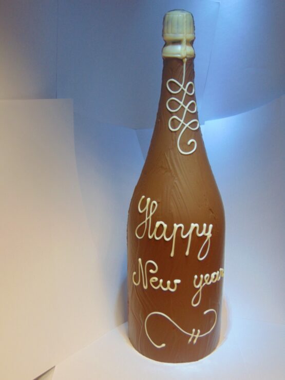 Grote champagnefles in melkchocolade VDV Chocolaterie