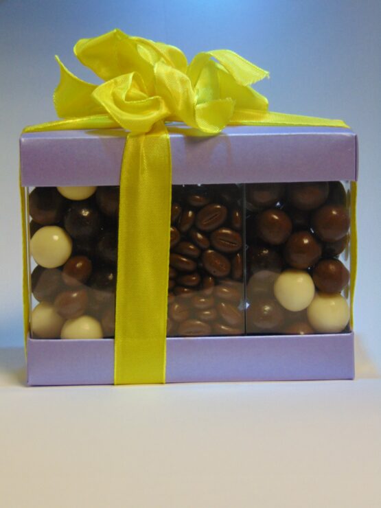 Column met 3 kokertjes gevuld met chocolade VDV Chocolaterie