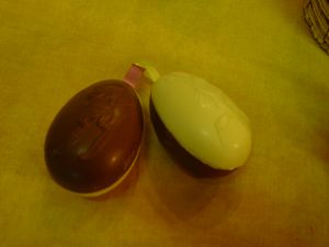 Bolletjes Lintjes in helft wit en helft melkchocolade