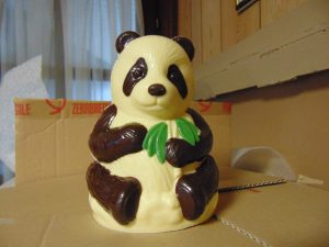 Xiang, de panda met de groene blaadjes in witte chocolade