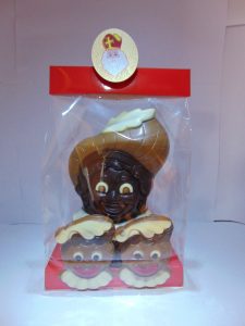 Piet hoofd in fondant of melkchocolade verpakt met caraques