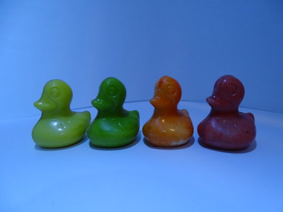 Gekleurde eendjes met praliné gevuld