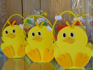 Mandjes gevuld met lekkers