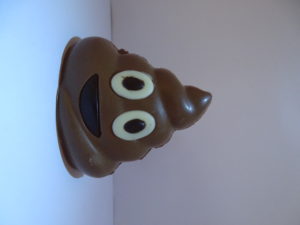 Poepie, het lachende kakje in melkchocolade