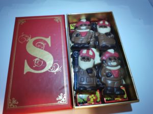 Boek van de sint gevuld met chocolade