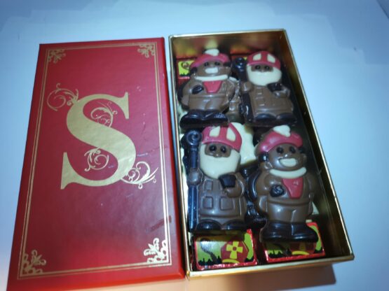 Boek van de sint gevuld met chocolade