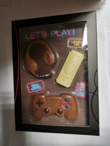 For the gamer: headset, energydrink en spelconsole in melkchocolade