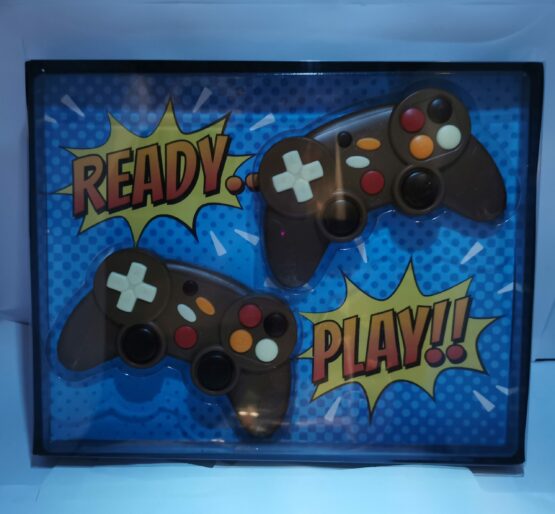 Set van twee game controllers in melkchocolade