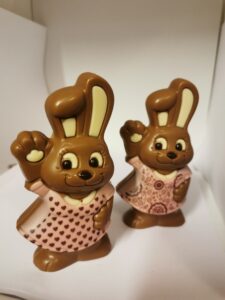 Mary het konijntje in melkchocolade met het jurkje